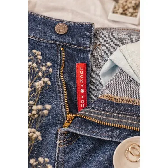 Lucky Brand Sweet Mid Rise Bootcut Jeans Women's Size 8/29R Blue Dark Wash Denim - Picture 8 of 11